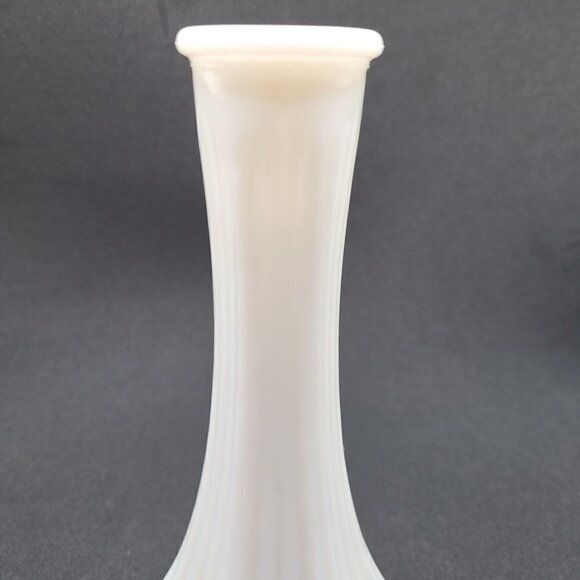 Vintage E.O. Brody Co. Milk Glass Vase Mid Century Modern Cleveland Ohio USA 6" - Picture 3 of 7